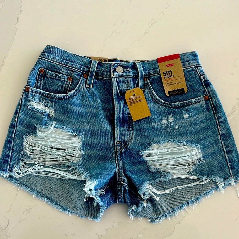 NWT Levi’s 501 high rise shorts, size 27
